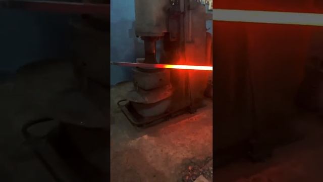 Ковка дамасской стали / процесс ковки Дамаска смотреть онлайн