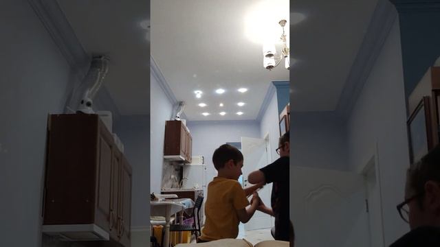 Арик делает гипноз 02 часть волшебника смотреть онлайн