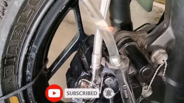 How To Bleed Motorcycle Brakes In Two Easy Ways | Bike Brake Bleeding Procedure & Importance смотреть онлайн