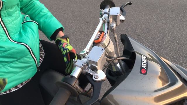 Girl learning burnout on yamaha aerox смотреть онлайн