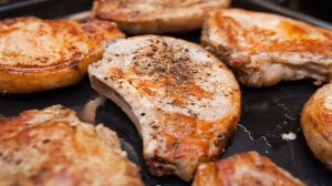 Как пожарить СВИНЫЕ КОТЛЕТЫ на косточке. Идеальная прожарка. Самый вкусный рецепт!