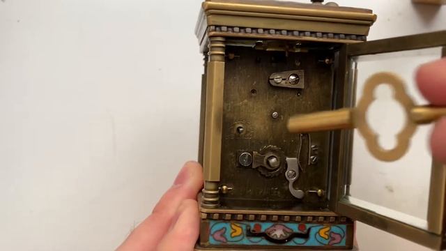 Видеообзор на новодельные каретные часы Made in France выполненные под старину смотреть онлайн