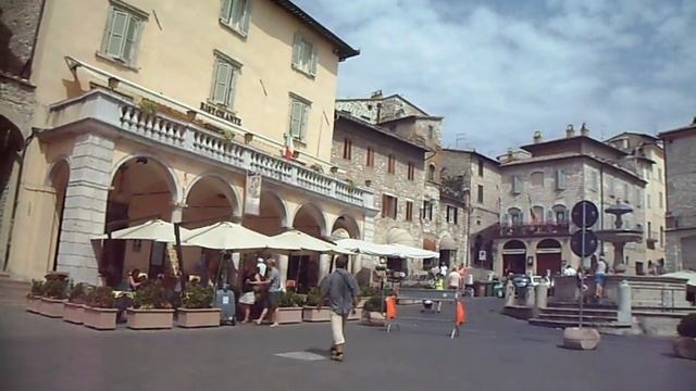 Piazza del Comune и Chiesa di Santa Maria sopra Minerva смотреть онлайн