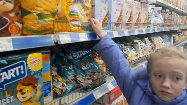 ШОППИНГ ЧЕЛЛЕНДЖ игра супермаркет магазин Идем за покупками в супермаркет с детьми играясь смотреть онлайн