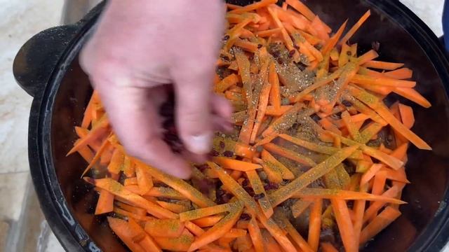 УЗБЕКСКИЙ ПЛОВ В КАЗАНЕ//UZBEK PILAF IN A CAULDRON смотреть онлайн