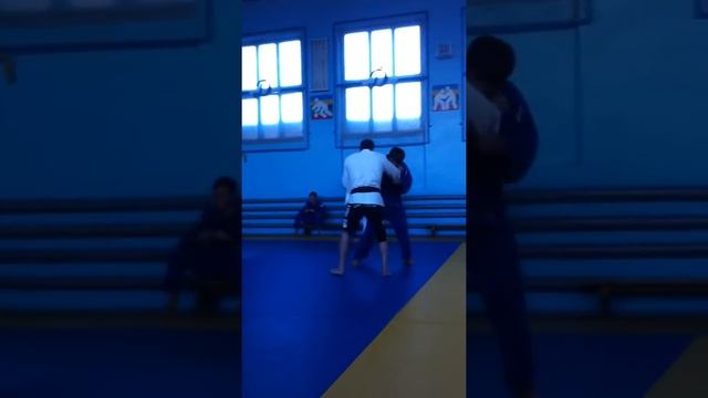 Батмен Юрий на тренеровке по Дзюдо смотреть онлайн