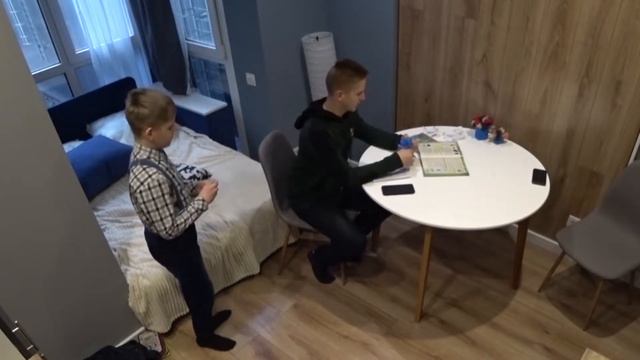 БРАТ ДЬЯВОЛЁНОК НАБРОСИЛСЯ НА СТАРШЕГО СЫНА. МАМА ШОКИРОВАНА КОГДА УЗНАЛА смотреть онлайн