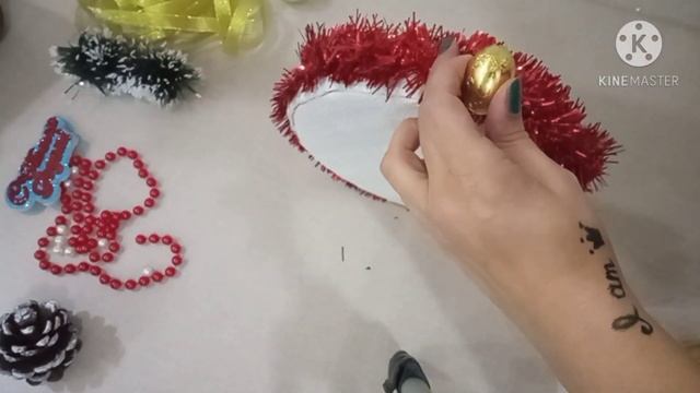 Новогодние часы из конфет / Как сделать часы из конфет / Идеи сладких подарков на Новый год . смотреть онлайн