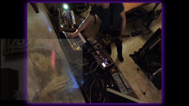 tr606 beats,Tube Zipper guitar ,sub37 ,sub phatty ,Waldorf Sereichfett and some pedals смотреть онлайн