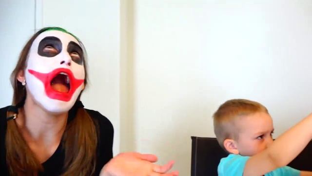 Bad Baby ДЖОКЕР БИТВА Едой Baby JOKER Food Fight смотреть онлайн