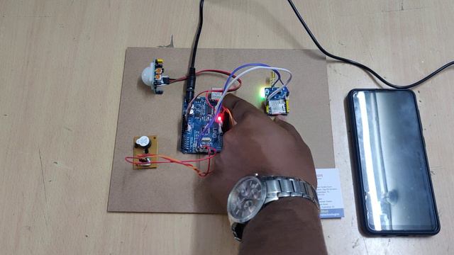 PIR and GSM based home security system with Auto-Dial and SMS смотреть онлайн