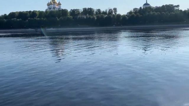 Волга, в Ярославле прогулка по реке вдоль набережной??♀️??♀️??♀️ смотреть онлайн