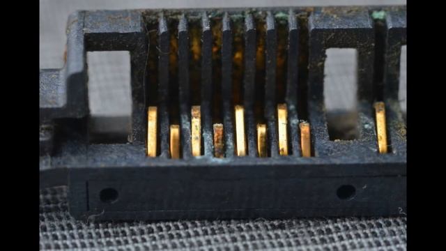 Что внутри мобильного телефона? Sony Ericsson k300i . Макроинспекция. смотреть онлайн