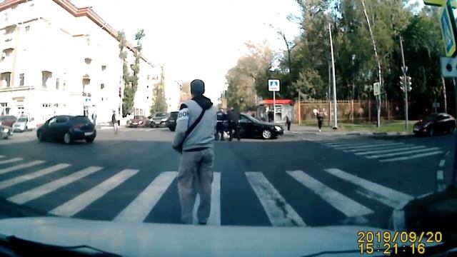 ДТП - перекресток ул. Циолковского и ул. Фрунзе (г.Королёв) с участием М.Ветрова (мотоцикл) 14.09.1 смотреть онлайн