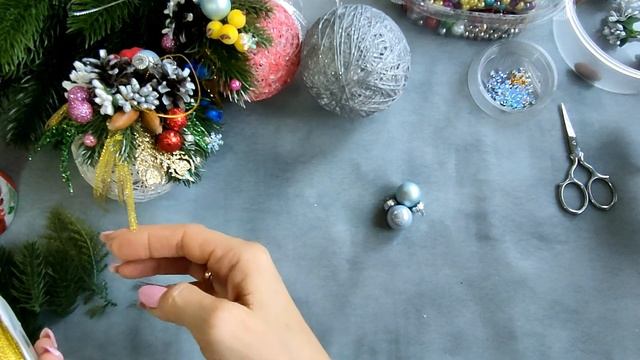 Новогодний декор шара из ниток Красивые игрушки для елки своими руками\Master diy смотреть онлайн