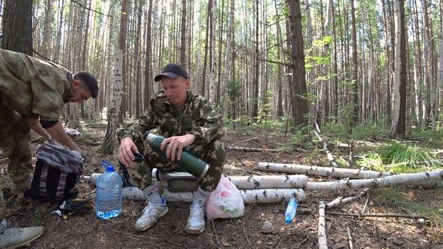МОЯ ПЕРВАЯ ЗЕМЛЯНКА. ВЫКОПАЛ ВРУЧНУЮ 25 ТОНН ГЛИНЫ. ВСТРЕТИЛ ЁЖИКА. ШАШЛЫК НА УГЛЯХ. смотреть онлайн