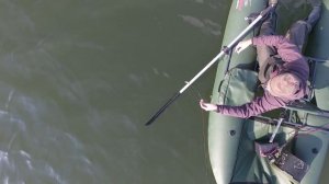 Катамаран Ондатра. Завоз на электромоторе.