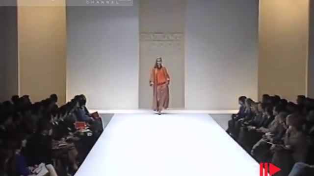 Gianfranco Ferrè Autumn Winter 1992 1993 Milan 5 of 8 Pret a Porter Woman by FashionChannel смотреть онлайн