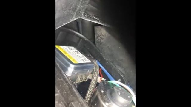 Audi Q7 Replace HID Head Lights leaving assembly in place Car Rover HIDs смотреть онлайн