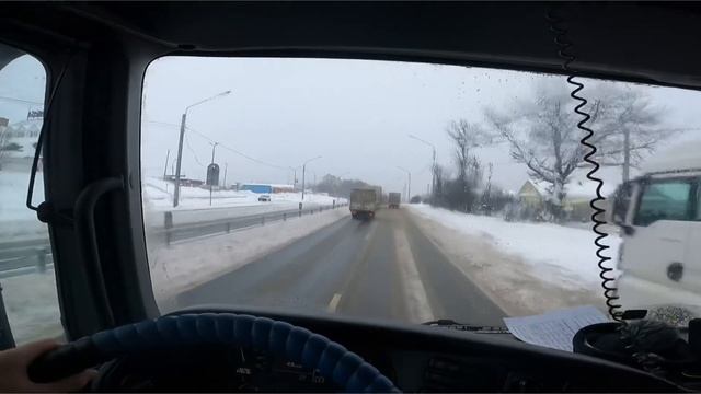 ФУРЫ ЛЕЖАТ НА ДОРОГЕ, ЗАЕХАЛ ДОМОЙ)) ЗИМНИЙ ДАЛЬНОБОЙ смотреть онлайн