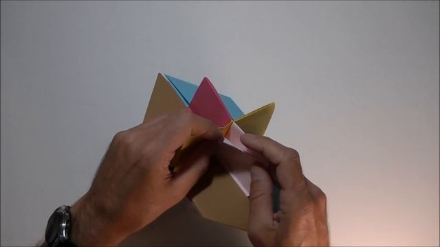 como hacer una estrella de papel de doce puntas de difetentes colores. смотреть онлайн