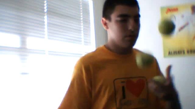 Juggling 4 Tennis Balls смотреть онлайн