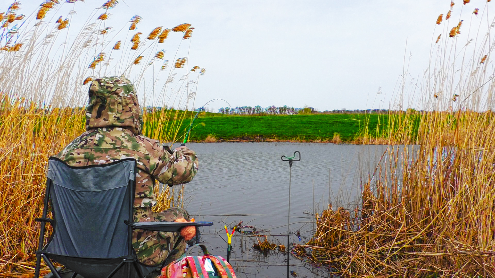 ЛОВЛЯ КАРАСЯ на ПИКЕР в АПРЕЛЕ смотреть онлайн