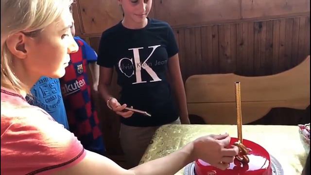 У КАМИЛЛЫ ДЕНЬ РОЖДЕНИЯ! смотреть онлайн