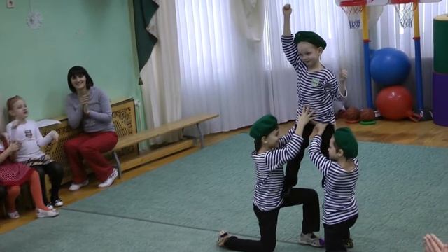 Детсад ЦО «Москва-98». Танец пограничников смотреть онлайн