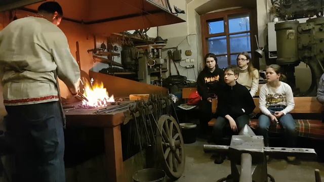Куй железо пока горячо смотреть онлайн