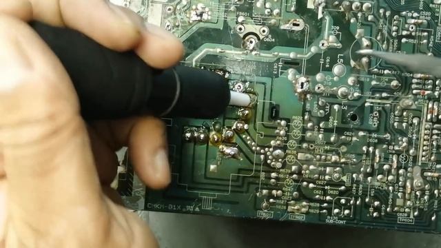 How to use Desoldering Pump or Desoldering Sucker - desolder unsolder through hole parts from PCB смотреть онлайн