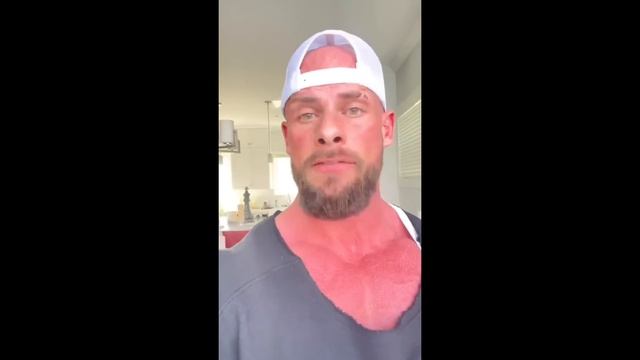 "Are You Kidding Me?!" - Filming in the gym does NOT give you priority over others ? смотреть онлайн