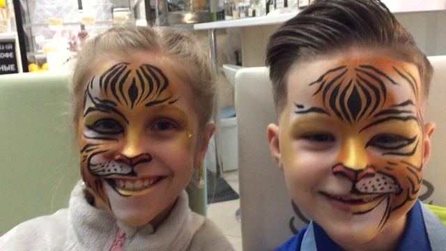 Аквагрим золотые Тигры/Дети танцоры выступают в Год Тигра смотреть онлайн