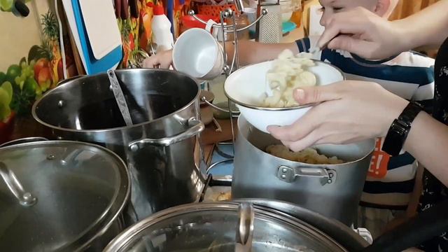 Проголодались, готовимся к поездке#многодетнаясемья смотреть онлайн