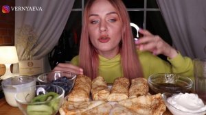 MUKBANG | Блины, сгущенка, ягоды, сметана, соус, мясо | Pancakes, sweet and meat не ASMR