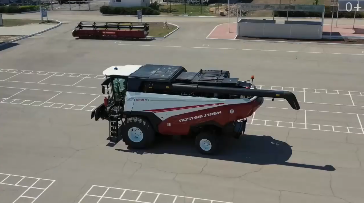 Демонстрационный показ беспилотного комбайна TORUM