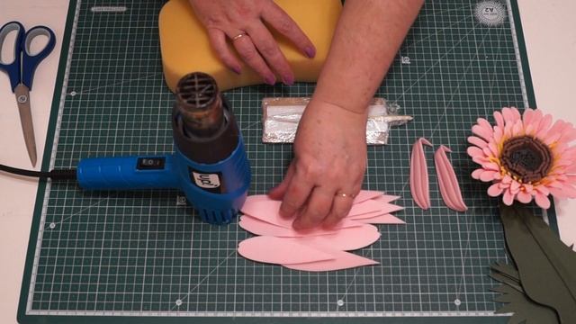 Герберы из обрезков изолона. МК. DIY смотреть онлайн