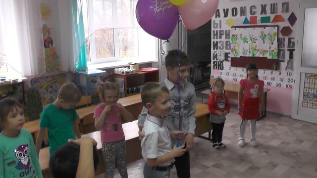 БРАТ ПОЗДРАВЛЯЕТ АРТЁМА. смотреть онлайн