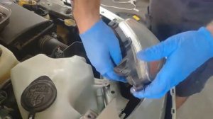 Toyota Prius замена лампы ближнего света /как снять фару Toyota Prius Headlight bulb remove/install
