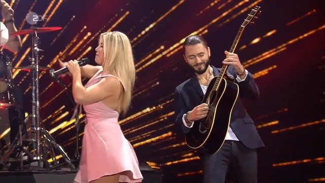 Beatrice Egli - Sternenfeuer (Das große Sommer Hit Festival 26.08.2017) смотреть онлайн