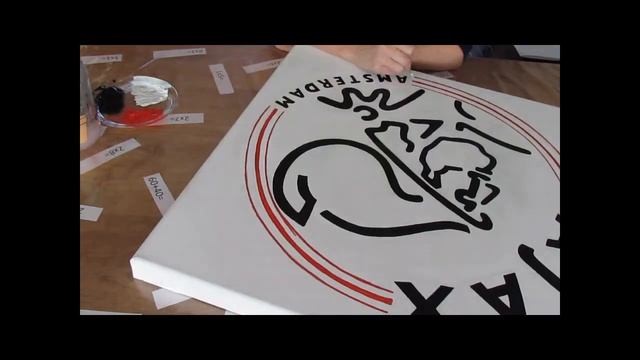 Ramona van der Tuin schildert Ajax logo смотреть онлайн