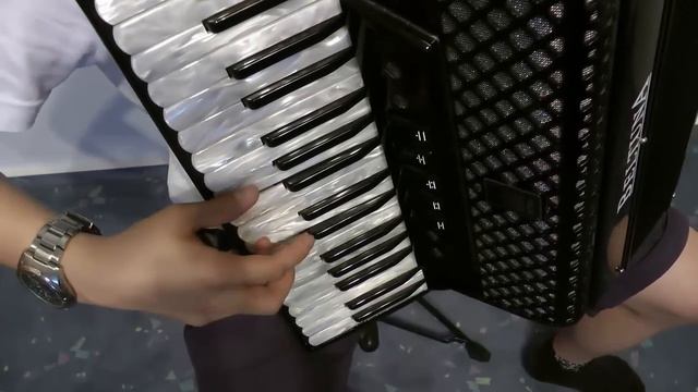 On the floor - Jennifer Lopez ft. Pitbull | Accordion Cover by Stefan Bauer смотреть онлайн