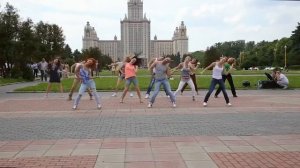 Свадебный флешмоб с молодоженами на Воробьевых горах