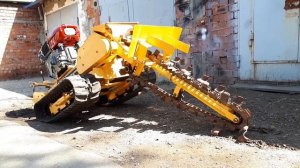 Самоходный траншеекопатель на гусеничном ходу  TLC-130A (производство Япония)