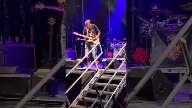 Eric Gales Voodoo Chile, Kashmir and Back in Black смотреть онлайн