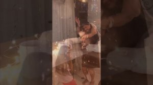 Милана Крохина 8 лет читает стихотворение И. Астаховой (Ахастахова) «Люди нуждаются в новой моде...