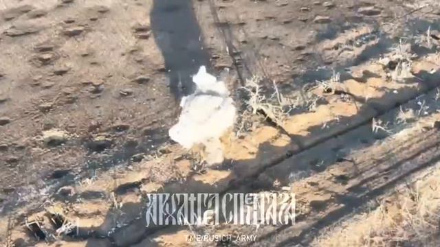 Уничтожаем фортификации врага. На этот раз вскрыли всушный блиндаж. смотреть онлайн