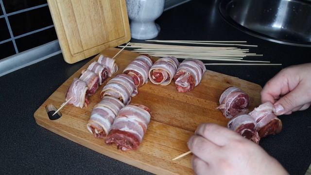 #шашлык #BBQ Рецепт от шеф-повара шашлык «Рулетики из говядины с сырокопчёным беконом» смотреть онлайн