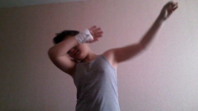 Неудачно упал на руку во время видео. Видео клип смотреть онлайн