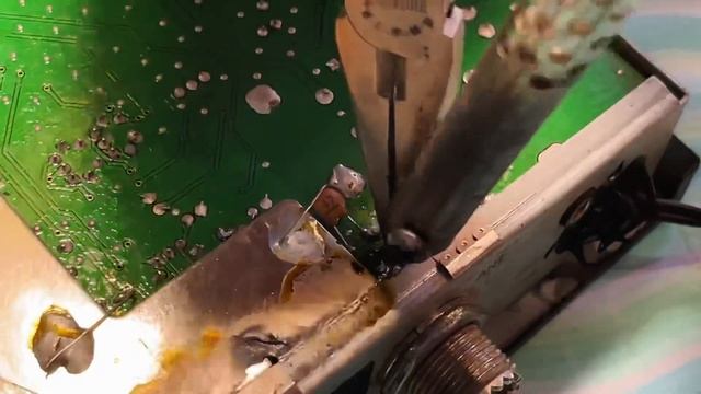 СГОРЕЛА. ЗАЛЕЗ ПАЯЛЬНИКОМ В СИБИ РАДИОСТАНЦИЮ. РЕМОНТ РАДИОСТАНЦИИ MIDLAND ALAN 100 PLUS